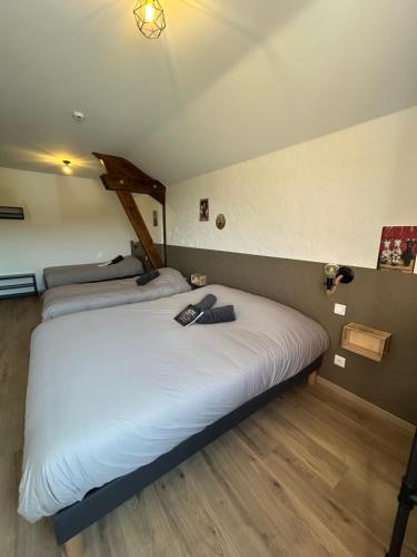 a bedroom with a large white bed in a room at Gite Clé des Champs in Montenois