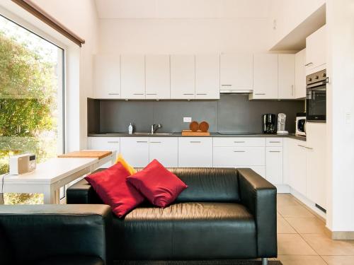 Una cocina o cocineta en Holiday home Viroinval for seven person