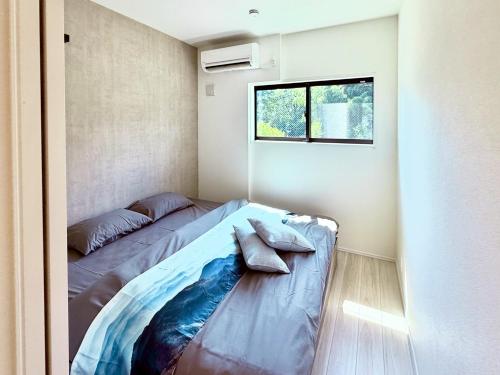 Cama o camas de una habitación en 加美屋リゾート長瀞岩畳リバーサイドテラスSuite