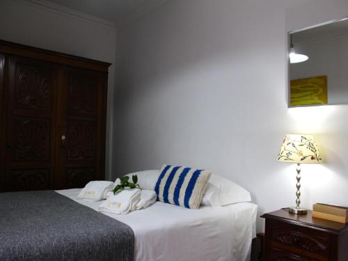 a bedroom with a bed with towels on it at Santa Comba Garden Cottage in Ponte de Lima