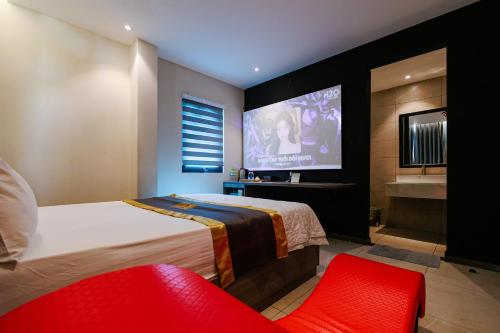 a bedroom with a bed and a flat screen tv at khách sạn tina 5 in Can Tho