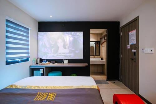 a room with a bed and a large screen at khách sạn tina 5 in Can Tho