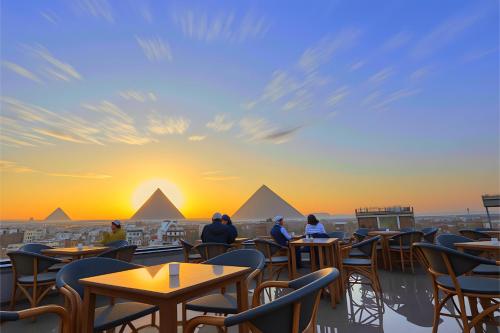 Gallery image of PYRAMiDS HUT ViEW HOTEL in Cairo