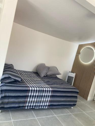 Llit o llits en una habitació de Maisonnette indépendante