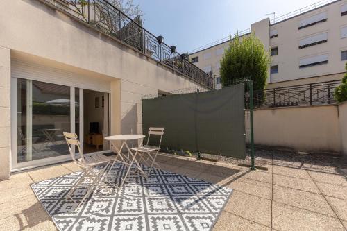 Μπαλκόνι ή βεράντα στο Urban cocon - 15 min de La Défense - 20min Paris