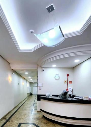 a lobby with a waiting room with a ceiling at Apto Inteiro Centro Sta Casa 200m WIFI Perto de Tudo até 4 pessoas in Porto Alegre