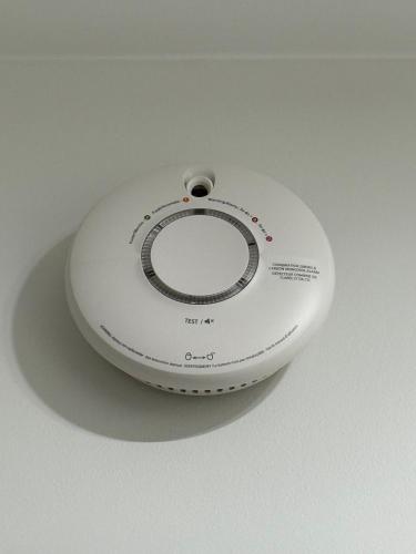 a white computer mouse sitting on top of a table at CASHMERE Apartment - Airport Katowice-Pyrzowice in Siewierz