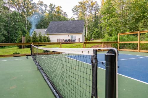 Tenis dan/atau kemudahan skuasy di Pickleball - 2 Homes - Sleeps 20 - 151 Brew Trail atau berdekatan
