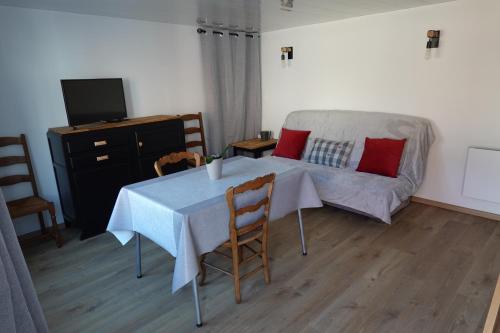 Llit o llits en una habitació de Quiet cottage