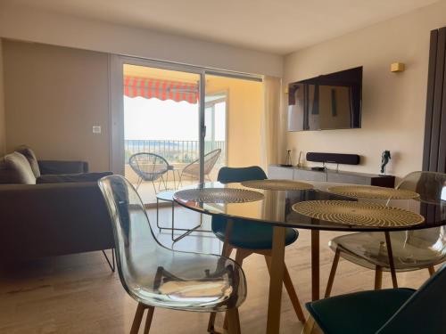Sea view 4 people terrace 60 m & pool