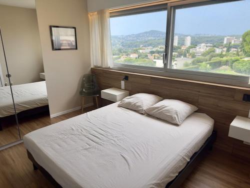 Sea view 4 people terrace 60 m & pool