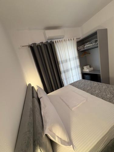 Katil atau katil-katil dalam bilik di Salillari Guest house & Restaurant