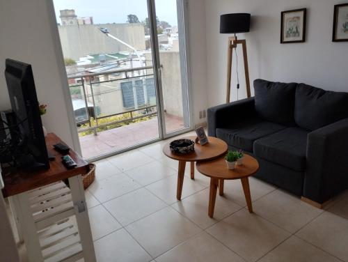 Una televisión o centro de entretenimiento en Paloma Suites