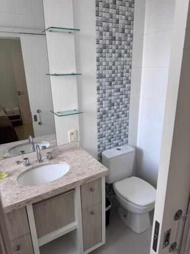 a bathroom with a sink and a toilet at Carlos Hanauer in Osório