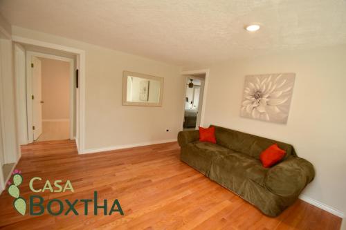 a living room with a couch and wooden floors at Casa Boxtha in Ixmiquilpan