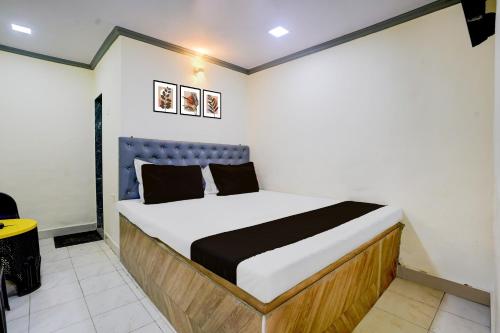 a bedroom with a large bed in a room at Hotel O Sai Palace in Gorai