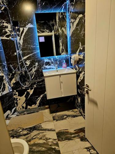 Hotel Ariにあるバスルーム
