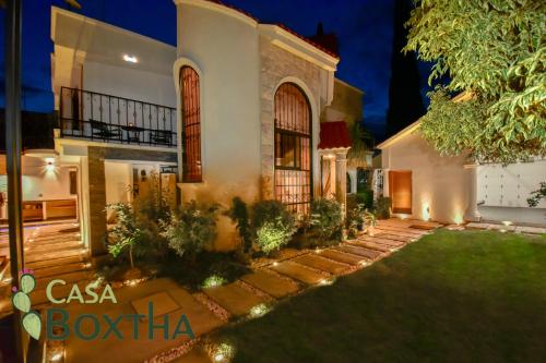 a house with a garden in front of it at night at Casa Boxtha in Ixmiquilpan