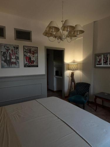 a living room with a bed and a chandelier at La Pausa in Portoferraio