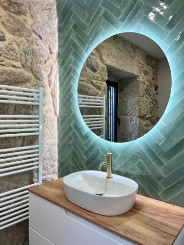 a bathroom with a sink and a mirror at Casa rural Reibón in Moaña