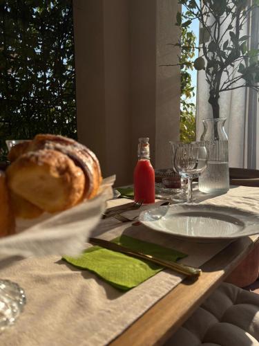 a table with a plate of bread and wine glasses at La Pausa in Portoferraio