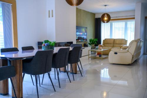 a living room with a table and chairs and a couch at Villa-gey Escape in Bekkevoort