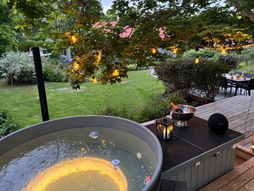 Ảnh trong thư viện ảnh của House with hot tub sauna Lake 300 m Boat included ở Linköping