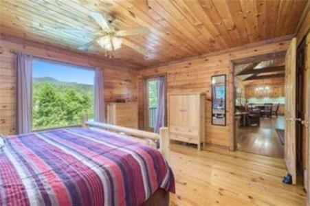 Ένα ή περισσότερα κρεβάτια σε δωμάτιο στο Appalachian Lodge