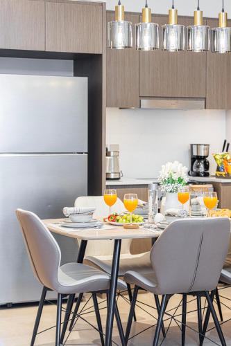 Luxury Grande Suites by Hostiva - Full Burj Khalifa Viewにあるキッチンまたは簡易キッチン