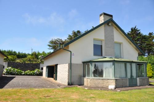 a large white house with a driveway at Luxury VILLA CAMÉLIA. Mountains, golf, horses, levada walks. in Santo António da Serra
