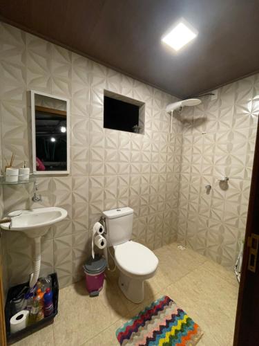 Un baño de Cabana Mesa do Rei Com Vista Para o Litoral