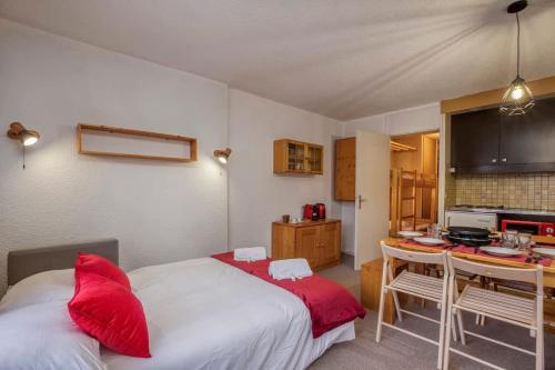 a bedroom with a bed and a kitchen with a table at Ski In-Out - Heart of Val Thorens Great 6 Guests, WiFi 20 in Val Thorens