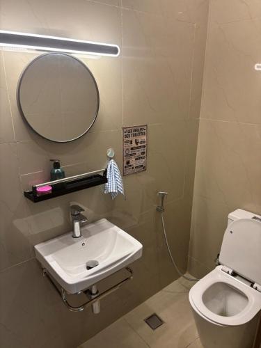 Ένα μπάνιο στο Appartement 2 pièces, moderne