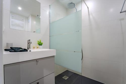 a white bathroom with a sink and a mirror at Ski in-out, Heart Val Thorens, Charming Studio, Wifi 141 in Val Thorens