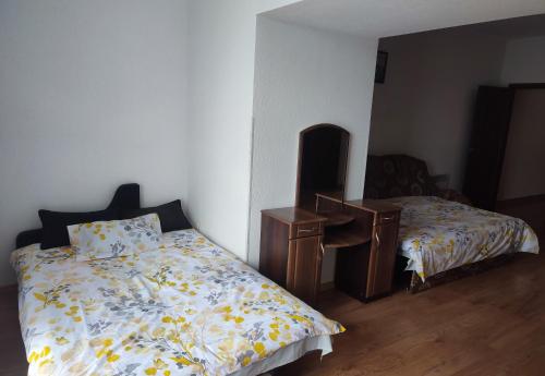 Postel nebo postele na pokoji v ubytování DOBA - Центр 2 кім студія 7 місць Завжди тепла !