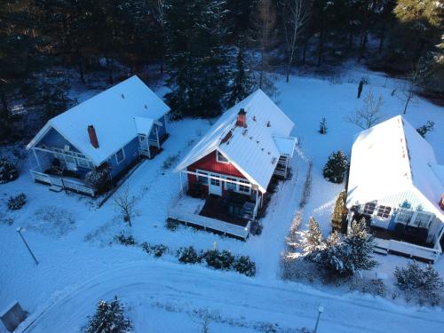 an aerial view of a house covered in snow at Villa Rosenrot am See in Userin