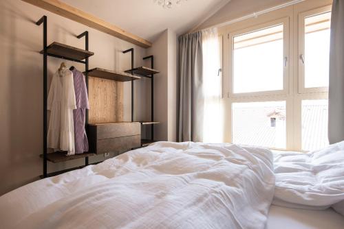 Ένα ή περισσότερα κρεβάτια σε δωμάτιο στο Essa Suites - NEW