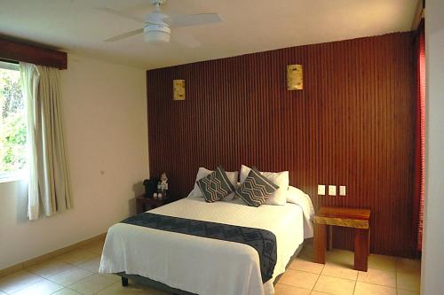 Ένα ή περισσότερα κρεβάτια σε δωμάτιο στο Quinta Bella Huatulco