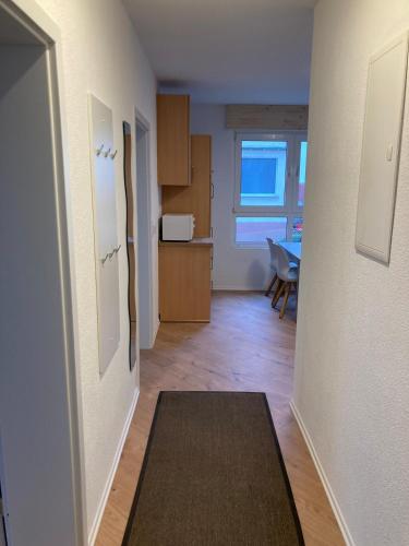 a room with a hallway with a kitchen and a rug at Monteurwohnung Ferienwohnung mit Terrasse in Dernbach