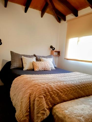 a bedroom with two beds and a window at Casa Montanara in El Chalten