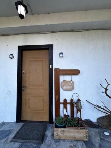 Foto de la galería de "White House Nakani" - Guesthouse near the centre en Mestia