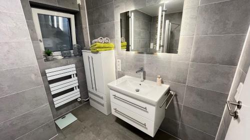 Ένα μπάνιο στο Eife(e)l-Home Ferienwohnung Jakobs