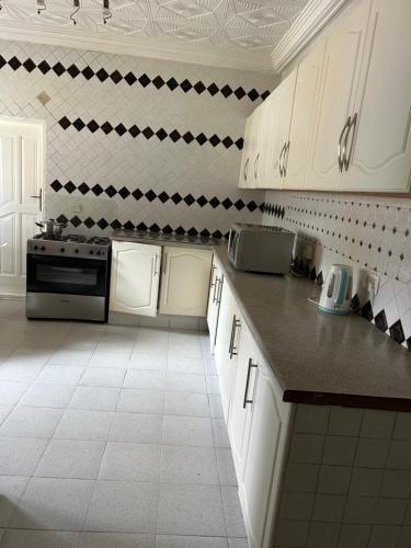 Kuchyň nebo kuchyňský kout v ubytování John Masarr Apartments
