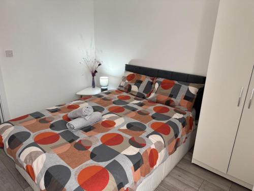 Katil atau katil-katil dalam bilik di Flat 3 - Epsom High Street
