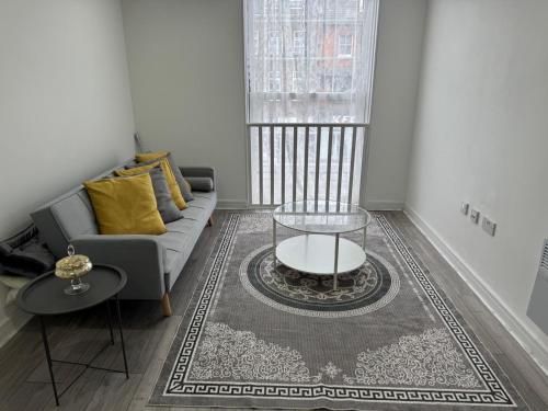Ruang duduk di Flat 3 - Epsom High Street