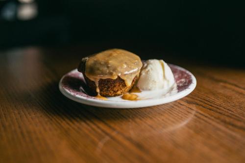 a plate with two ice cream on a table at MacTaverne in Val-David
