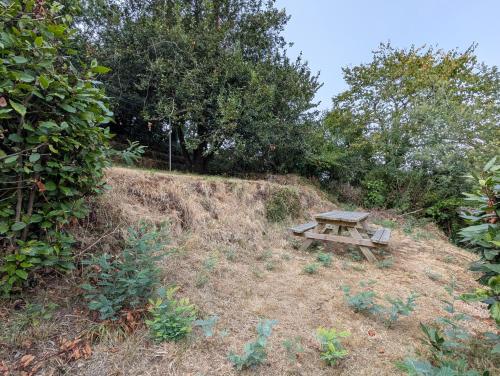 a picnic table sitting on top of a hill at Chaleureux T3 Duplex Centre - 10 min de la gare à pied in Quimper