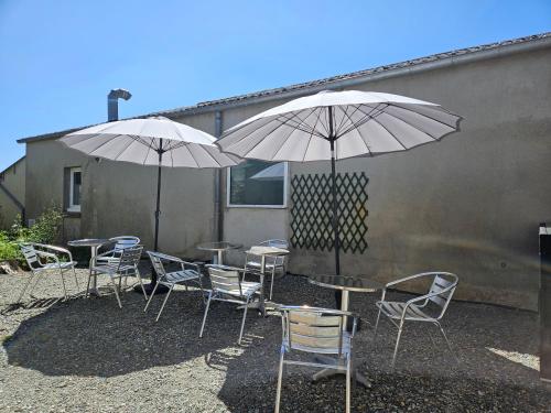 Φωτογραφία από το άλμπουμ του L'Escale - Ancien Hôtel Restaurant - Gîte Fontaine Simon σε Fontaine-Simon
