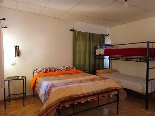 Postel nebo postele na pokoji v ubytování Hostal Los Faroles Chicoana