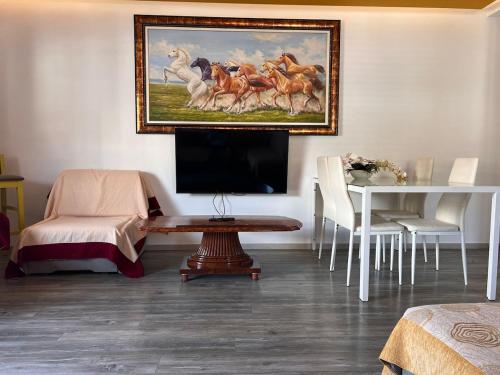 Photo de la galerie de l'établissement Vila Behar - Penthouse Apartment with seaview, à Saranda